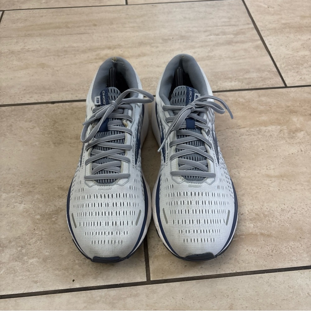 Brooks Ghost 13 Men’s Running Shoes  White/Grey Cobalt 1103484E161   Size 10.5